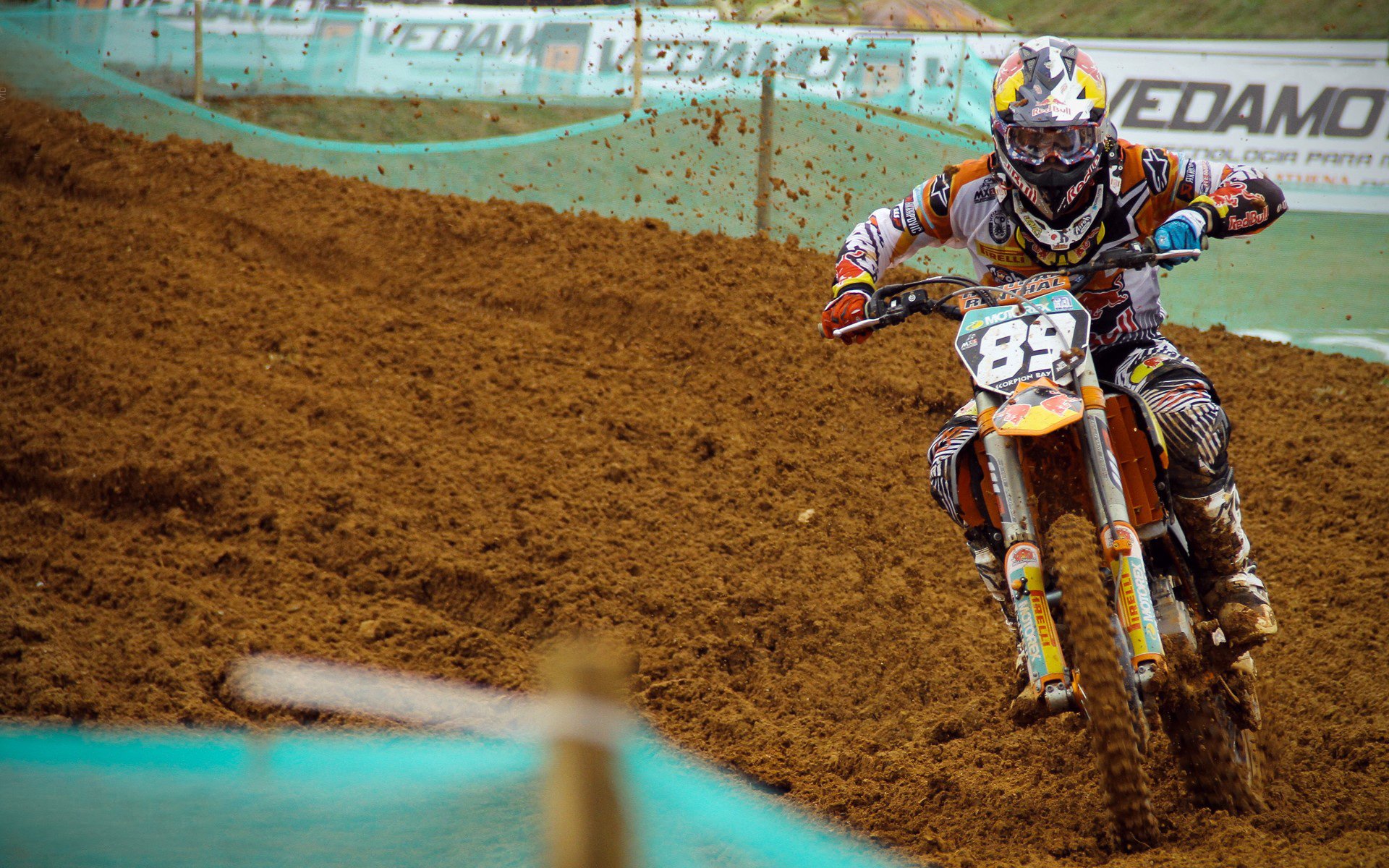 爱游戏-英超激烈冲刺：每一瞬都令人屏息！，英超有多激烈